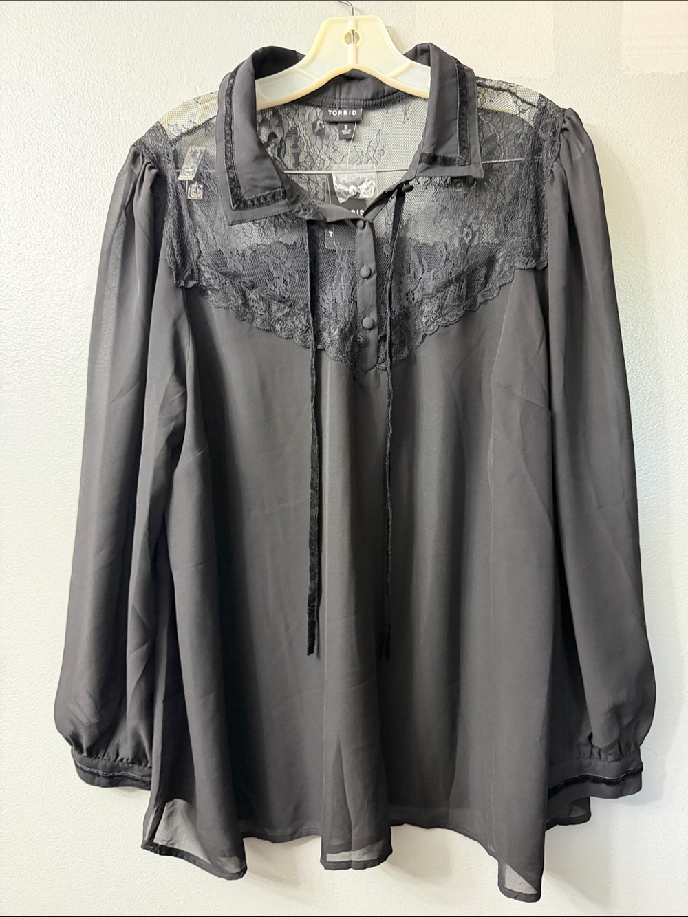 torrid Black Lace Yoke Tie-Neck Chiffon Blouse size 2x NWT